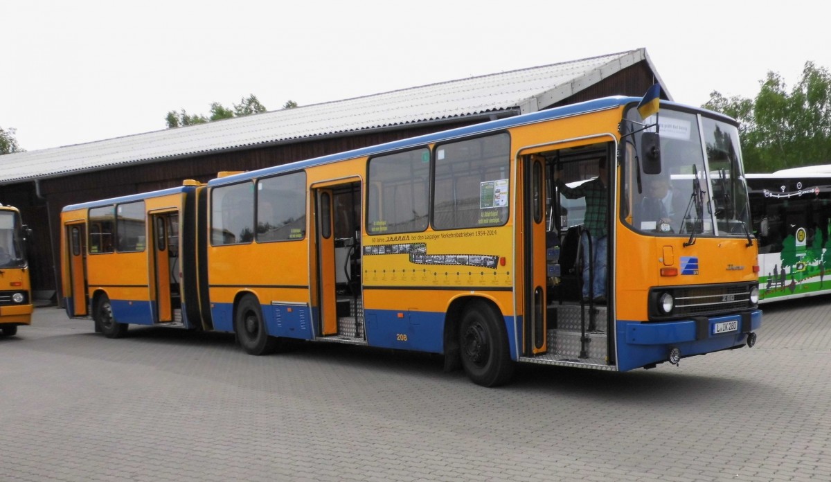 Ein Ikarus 280 aus Leipzig (LVB Wagen 208), beim 4.Ikarus Treffen am 16.5.15 in Bad Belzig