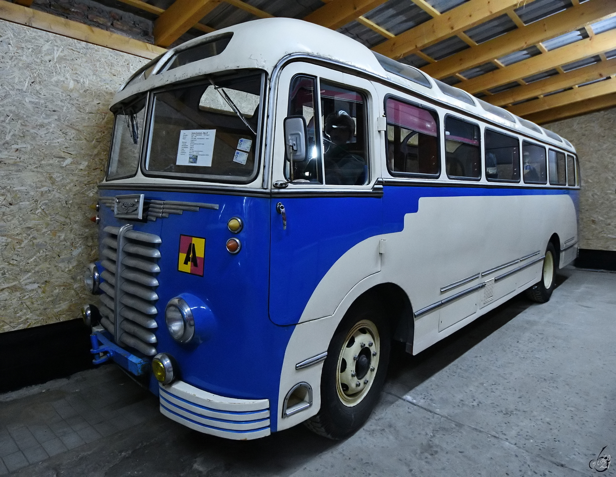 Ein Ikarus 30 Regionalbus ist Teil der Ausstellung im DDR-Museum Dargen. (August 2021)
