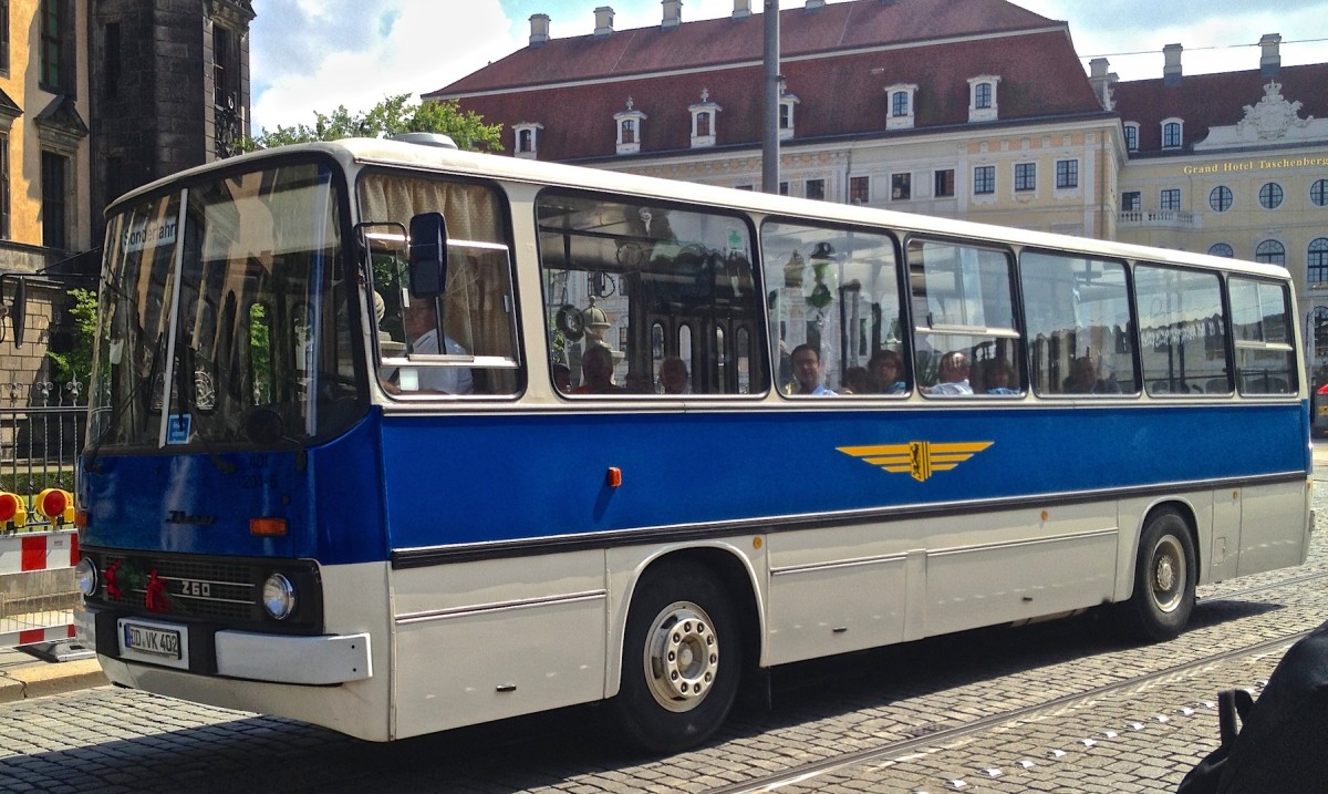 Ein Ikarus Museumsbus fuhr in Dresden auf einer Sonderfahrt am 12.07.2014 durch die Stadt.