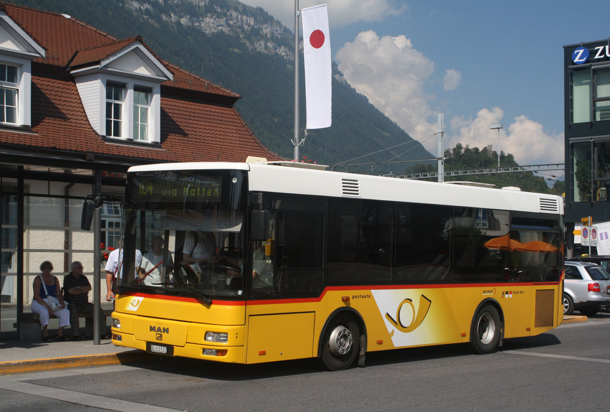 Ein MAN beim Bhf. Interlaken Ost am 21.08.2010.