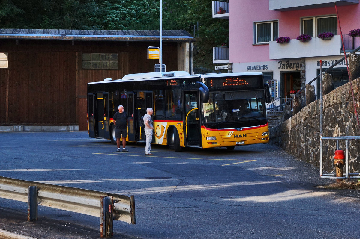 Ein MAN Lion´s City von PostAuo, unterwegs auf der Linie 60.401 (AAGU-Linie 1) als Kurs 115 (Göschenen, Bahnhof - Flüelen, Gruonbach).
Aufgenommen am 20.7.2016, bei der Haltestelle Göschenen, Bahnhof.
