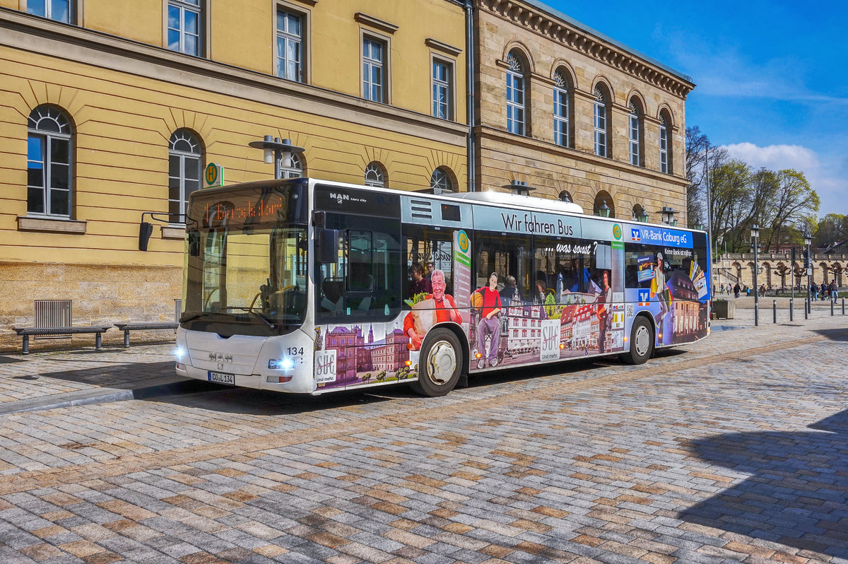 Ein MAN Lion´s City der SÜC hält am 8.4.2017 an der Haltestelle Theaterplatz.
Unterwegs war der Bus auf der Linie 1 (Niederfüllbach - Coburg Bahnhof/ZOB - Bertelsdorf/Wpl.).