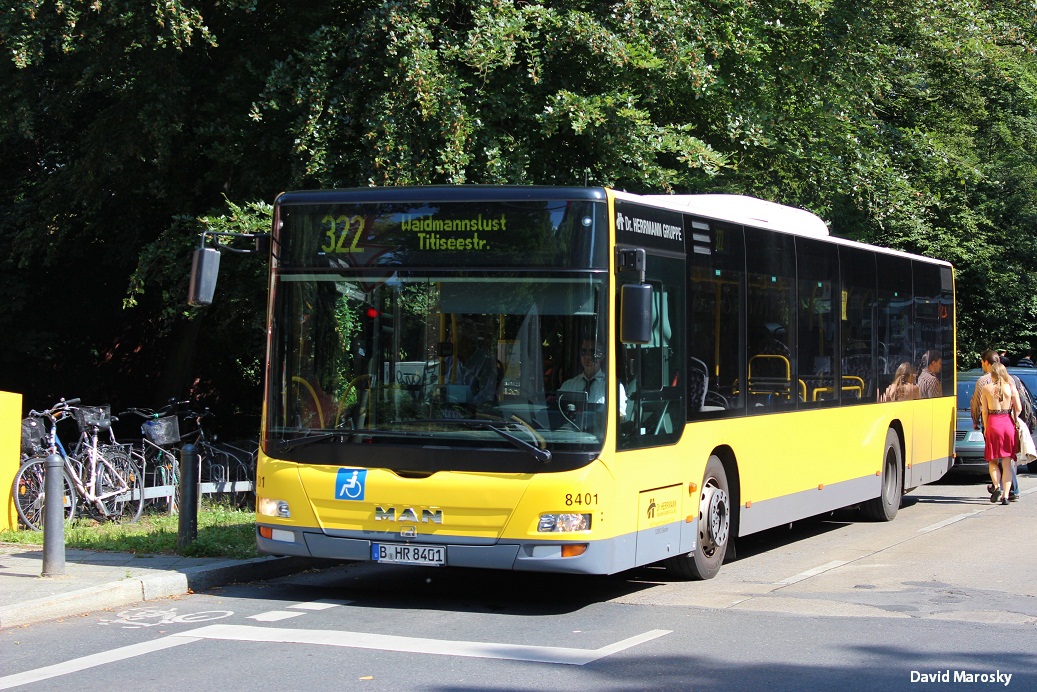 Ein MAN Lion`s City der Firma Hermann am S Waidmannslust (Berlin).