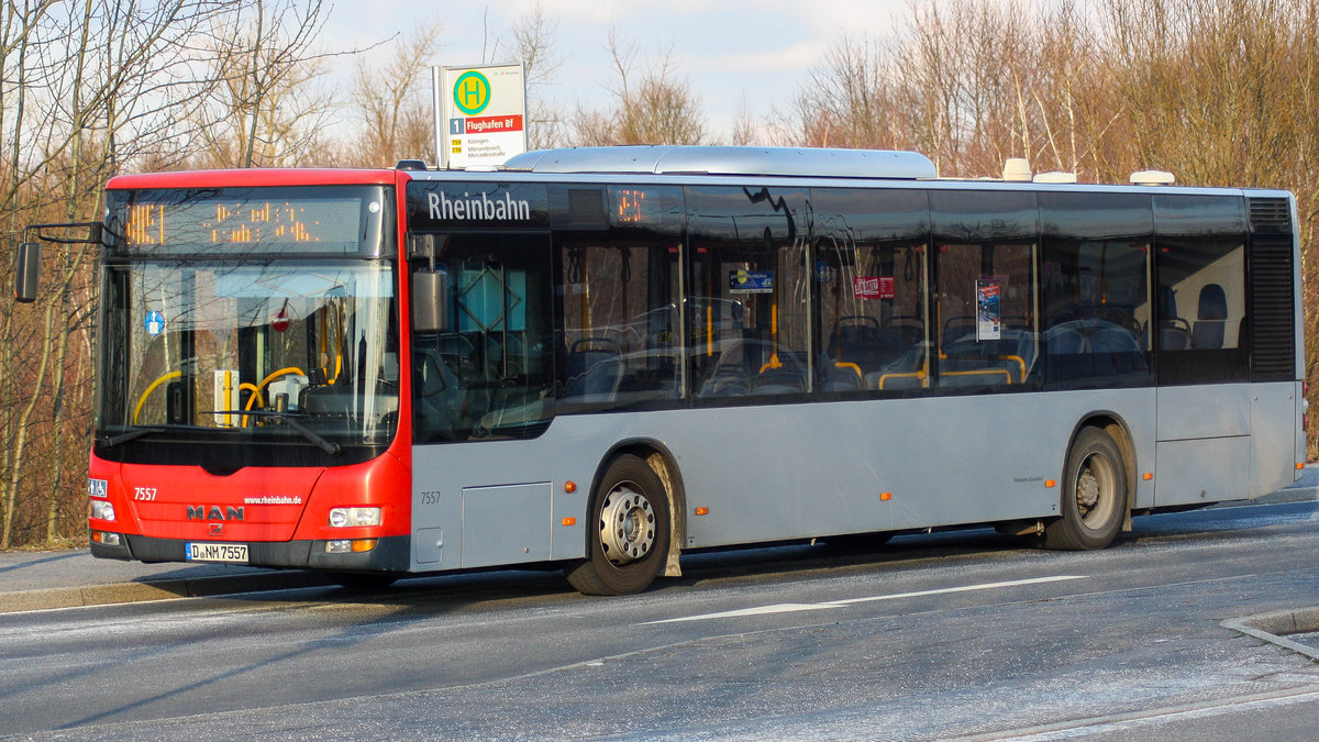 Ein MAN Lion's City von der Rheinbahn mit der Wagennummer 7557 am Düsseldorfer Flughafen Bahnhof. | Februar 2018