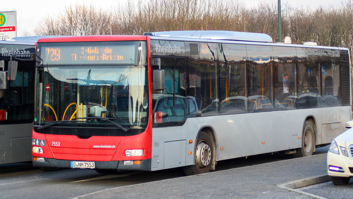 Ein MAN Lion's City von der Rheinbahn mit der Wagennummer 7553 am Düsseldorfer Flughafen Bahnhof. | Februar 2018