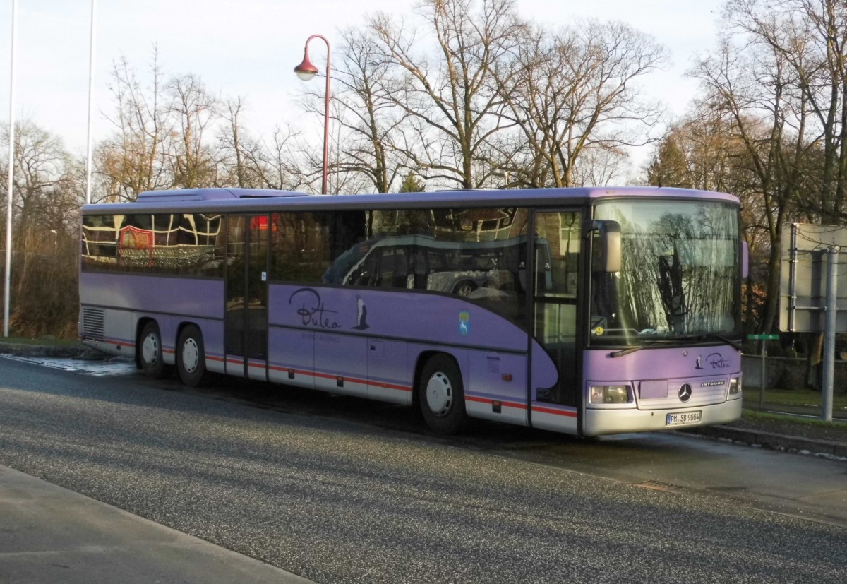 Ein MB O 550 L von Firma Buteo Busservice Behrendt aus Kloster Lehnin am 1.1.15 auf dem Bad Belziger Busbahnhof