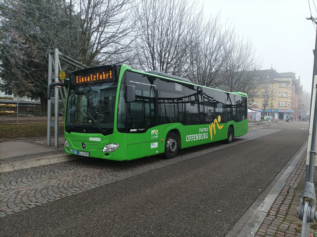 Ein Mercedes Benz Citaro vom Stadtbus Offenburg am 11.01.2022 am Busbahnhof ( Von Vorne ) mit der Aufschrift Einsatzfahrt
