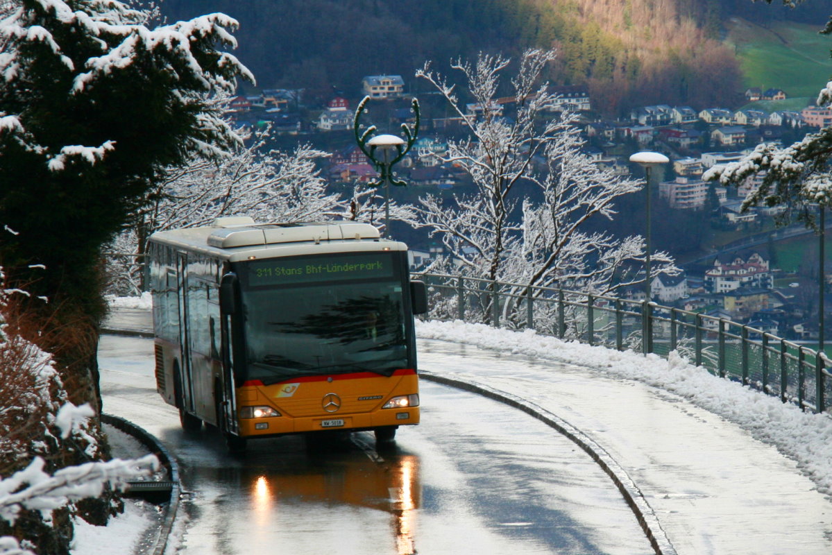 Ein Mercedes-Benz  O 530 Citaro Postauto auf dem Kurs 60.311 Seelisberg, Bahnhof - Stans, Länderpark in Seelisberg; 10.01.2015