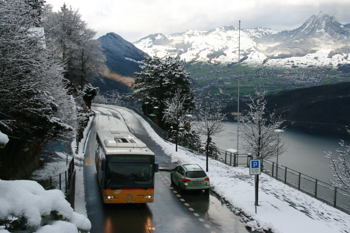 Ein Mercedes-Benz  O 530 Citaro Postauto auf dem Kurs 60.311 Seelisberg, Bahnhof - Stans, Länderpark am Schiller-Balkon in Seelisberg; 10.01.2015