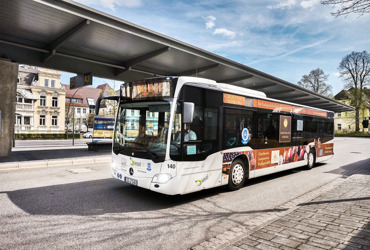 Ein Mercedes-Benz O 530 III (Nr. 140) der SÜC, fährt am 10.4.2017 in die Haltestelle Coburg Bahnhhof/ZOB ein. 
Unterwegs war der Bus auf der Linie 6 (Theaterplatz - Neue Heimat - Theaterplatz - Heimatring - Falkenegg - Theaterplatz).