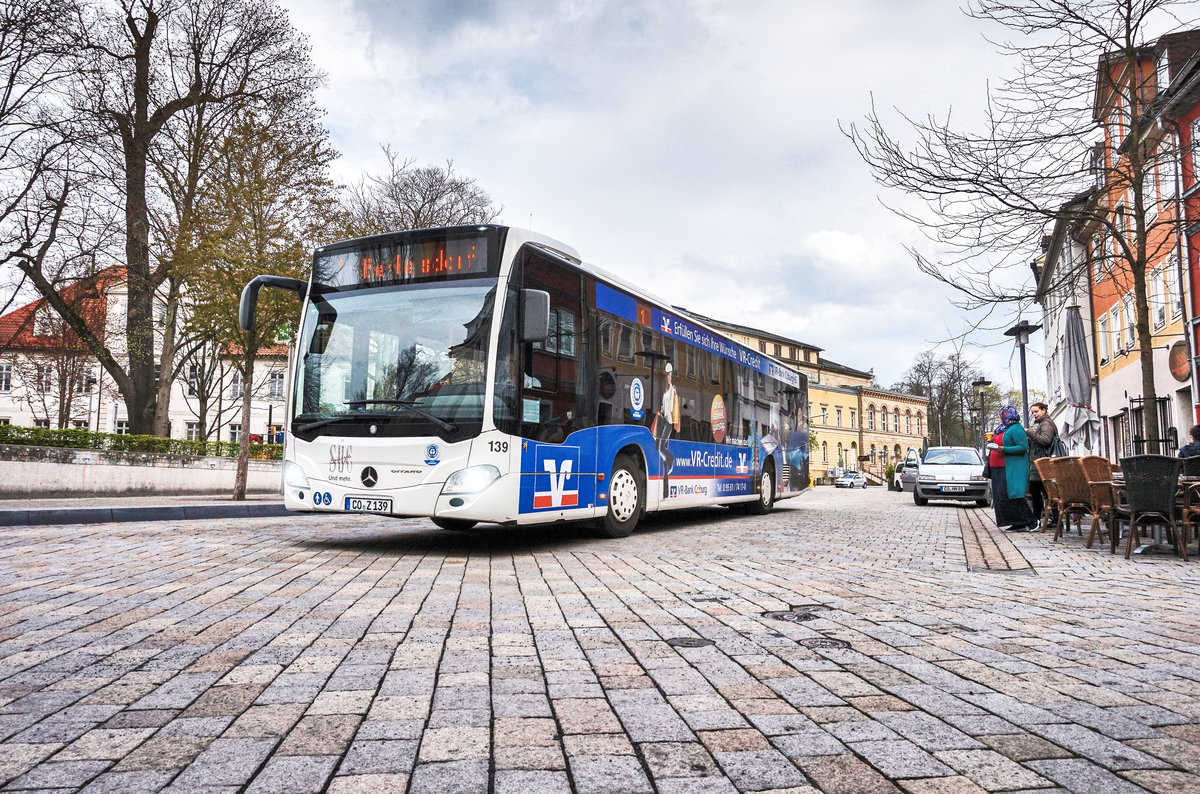 Ein Mercedes-Benz O 530 III (Nr. 139) der SÜC, fährt am 10.4.2017 aus der Haltestelle Theaterplatz aus. 
Unterwegs war der Bus auf der Linie 1 (Niederfüllbach - Theaterplatz - Coburg Bahnhof ZOB - Bertelsdorf/Wpl).