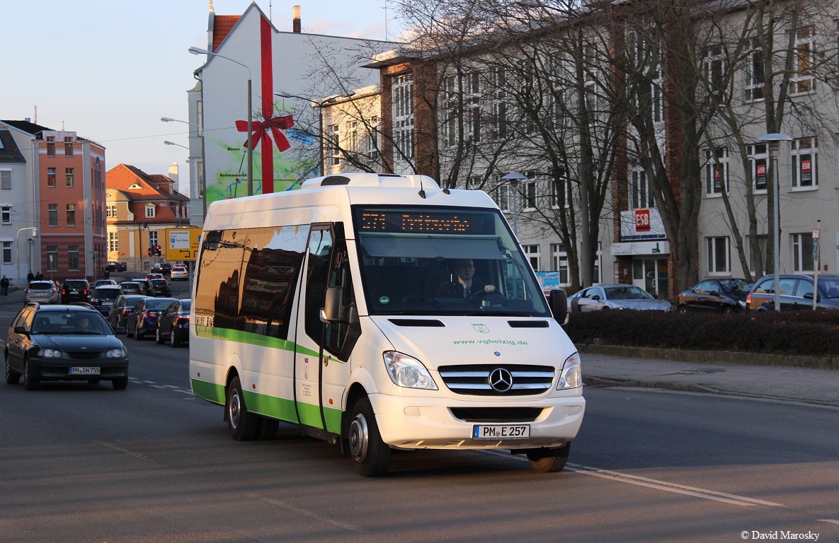 Ein Mercedes-Benz Sprinter der VGBelzig am in Brandenburg, Geschwister-Scholl-Straße. Mittlerweile ist das Fahrzeug nicht mehr im Bestand der Verkehrsgesellschaft Belzig.