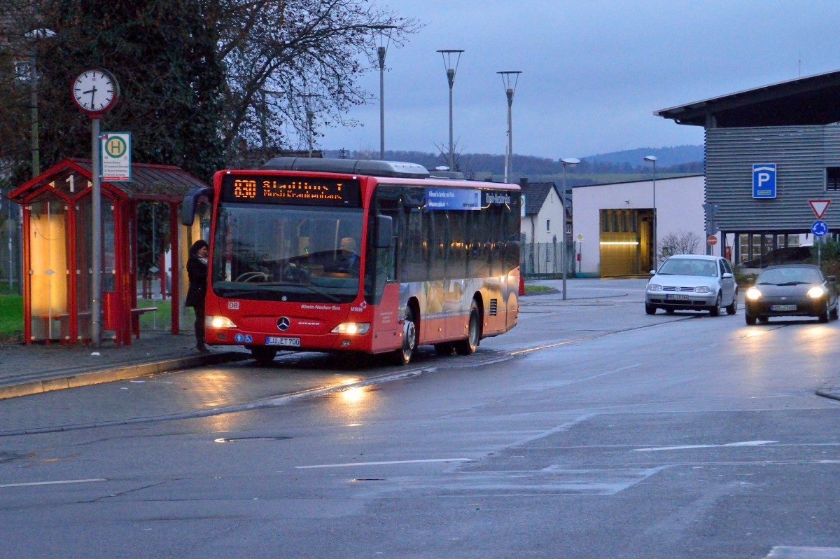 Ein Mercedes Citaro auf der Linie 830 nach Mosbach Krankenhaus in Neckarelz am 23.12.2013