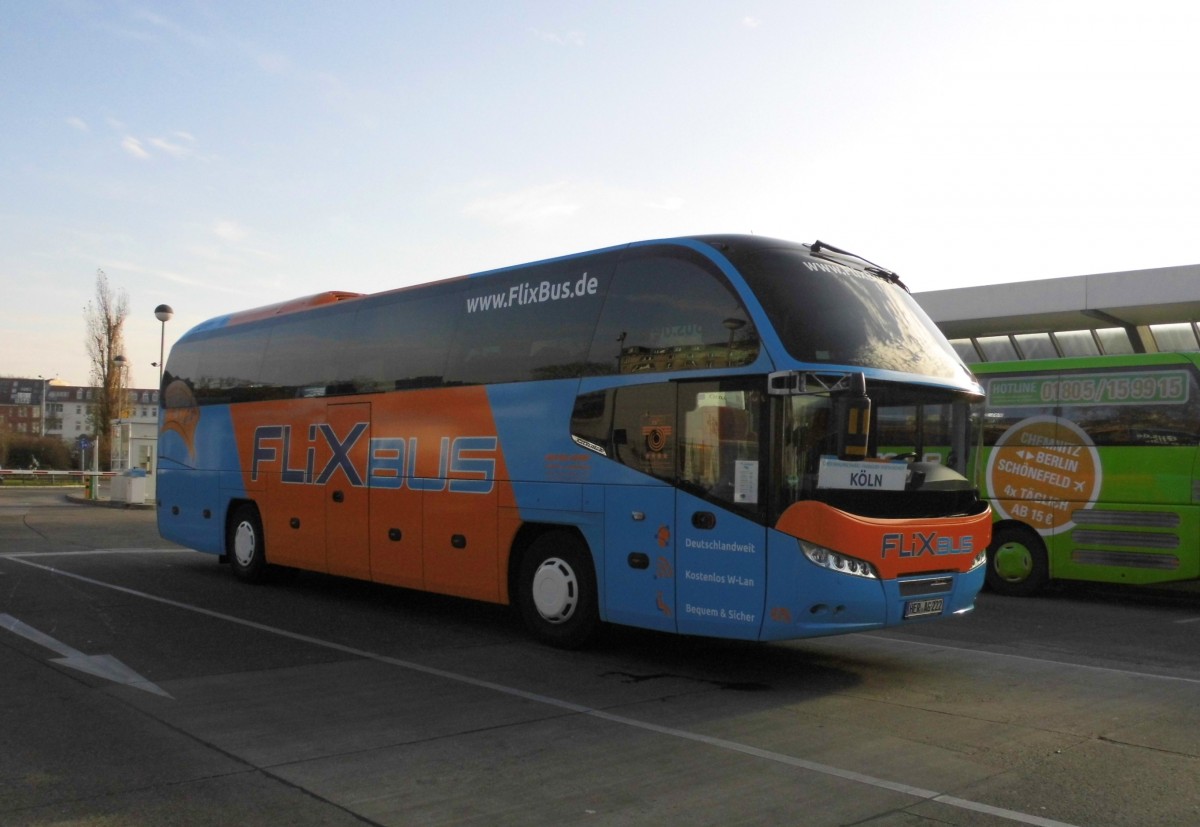 Ein Neoplan Cityliner von Flixbus (Fa.Anton Graf, Herne) vor der Fahrt nach Köln am Berliner ZOB, 23.11.14