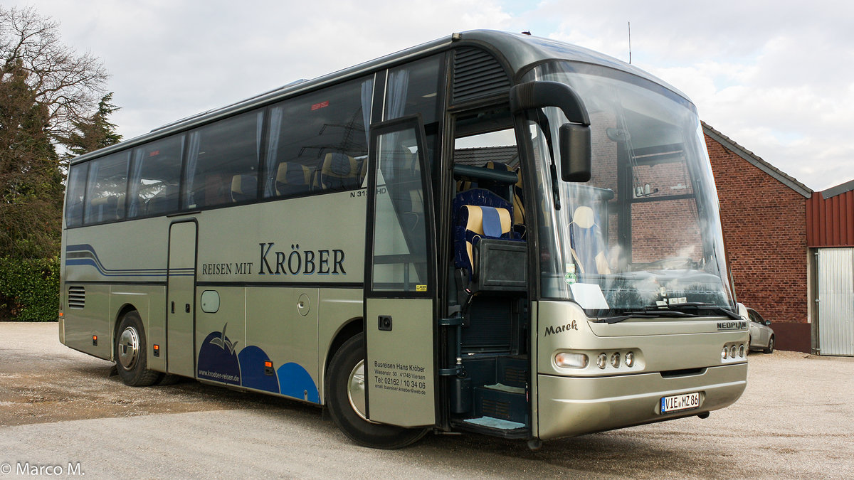 Ein Neoplan Euroliner Clubbus (N 313 SHD)von Busreisen Hans Kröber auf dem Betriebshof. Ein herzlichsten Dank nochmal an das Unternehmen! | März 2019