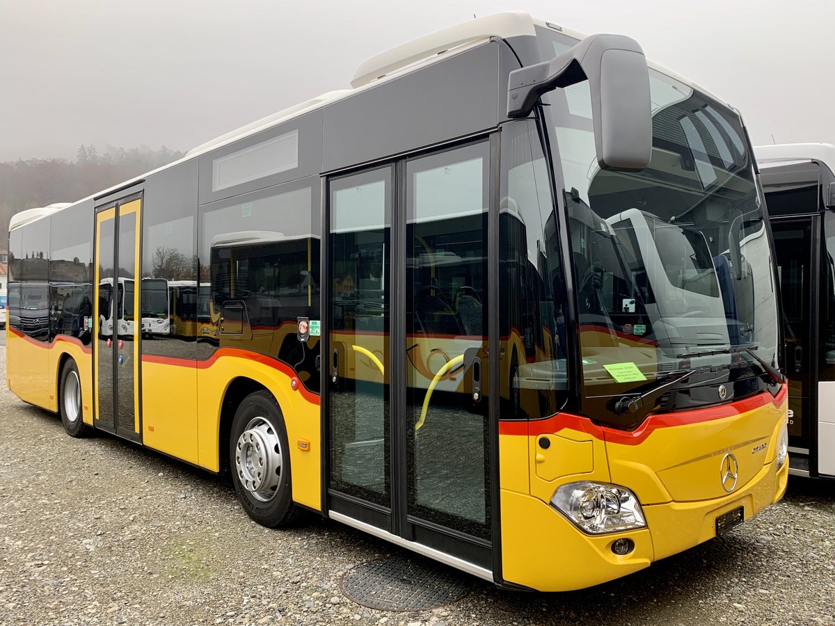 Ein neuer MB C2 K hybrid für den Postautohalter Schwizer, Goldach am 11.11.20 bei Evobus in Winterthur.