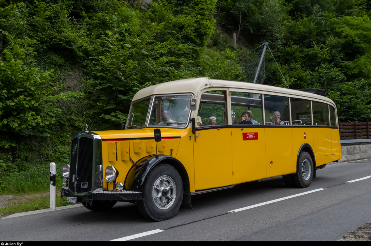 Ein Saurer Alpenwagen bei Intschi am Gotthard. 27.06.2015