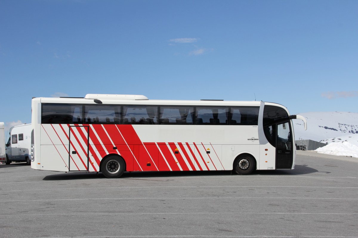 Ein Scania Bus von Firda Billag AS aus Norwegen auf dem Dalsnibba in Norwegen. Aufgenommen am 22. Juni 2015