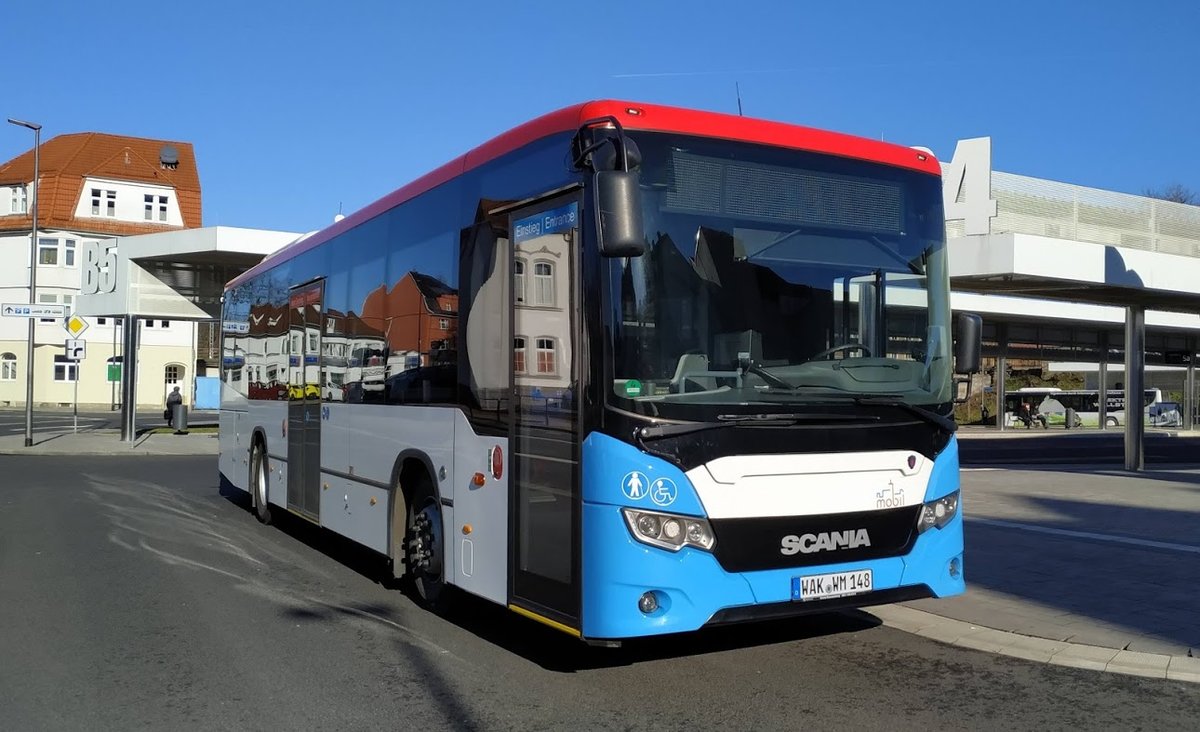 Ein Scania Citywide LE des Verkehrsunternehmens Wartburgmobil wartet am 05.02.2020 am Busbahnhof Eisenach auf den nächsten Einsatz. 