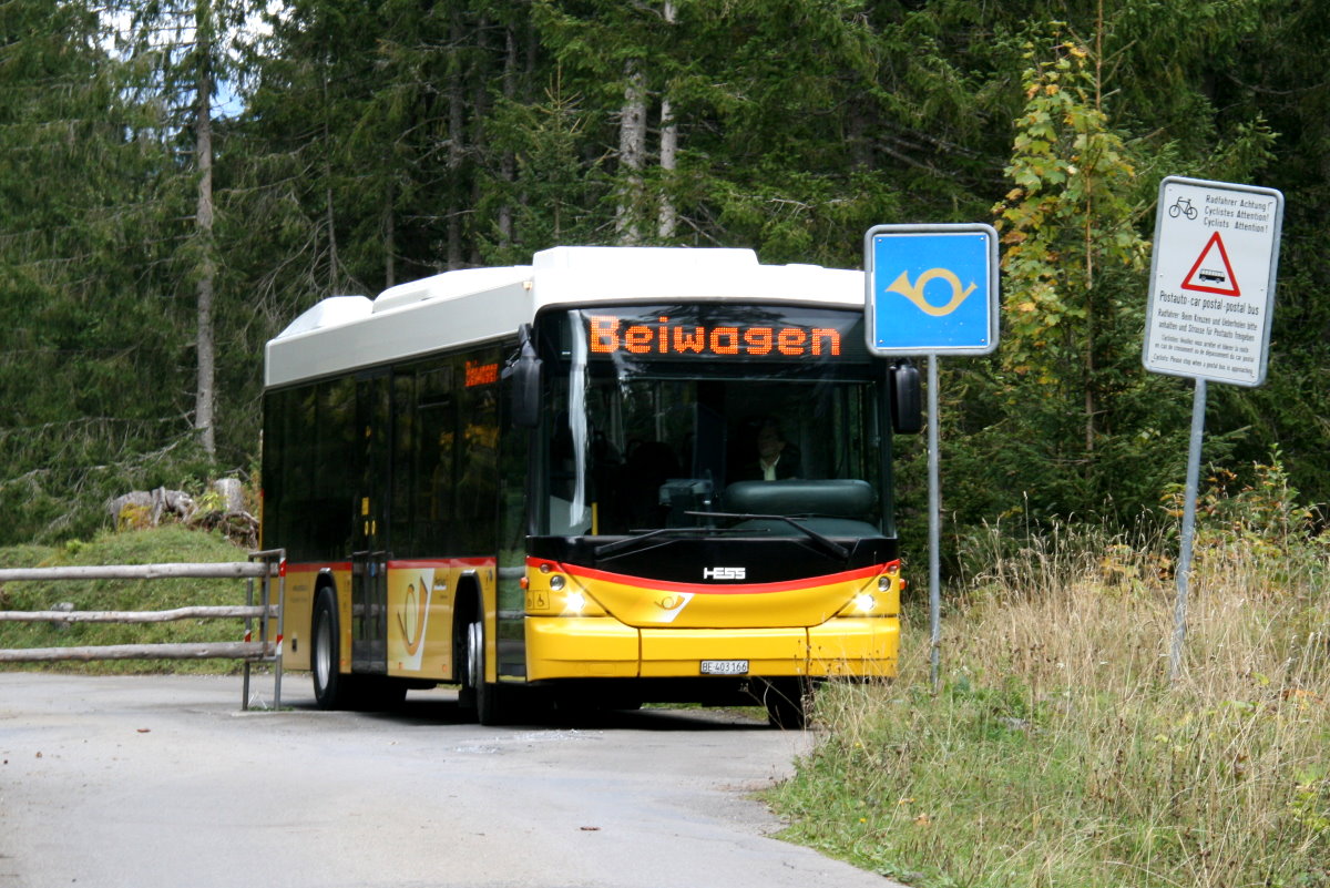 Ein Scania/Hess K320UB Postauto auf dem Kurs 31.164 Meiringen - Schwarzwaldalp (Rosenlaui-Linie) am Ende der ausgeschilderten Bergpoststrasse an der Schwarzwaldalp; 19.09.2015