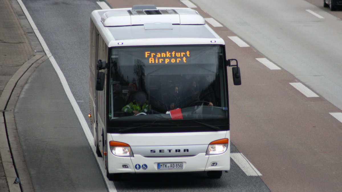 Ein Setra von Intercity auf dem Weg zum IntercityHotel auf der A5 am Frankfurter Flughafen. #1 | Januar 2018