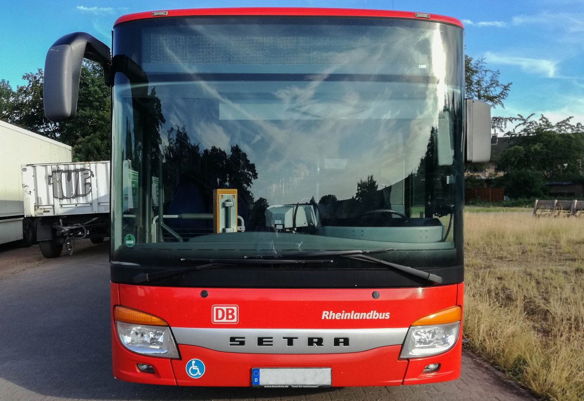Ein Setra S 415 NF von der DB Stadtverkehr GmbH Rheinlandbus. | Juni 2018