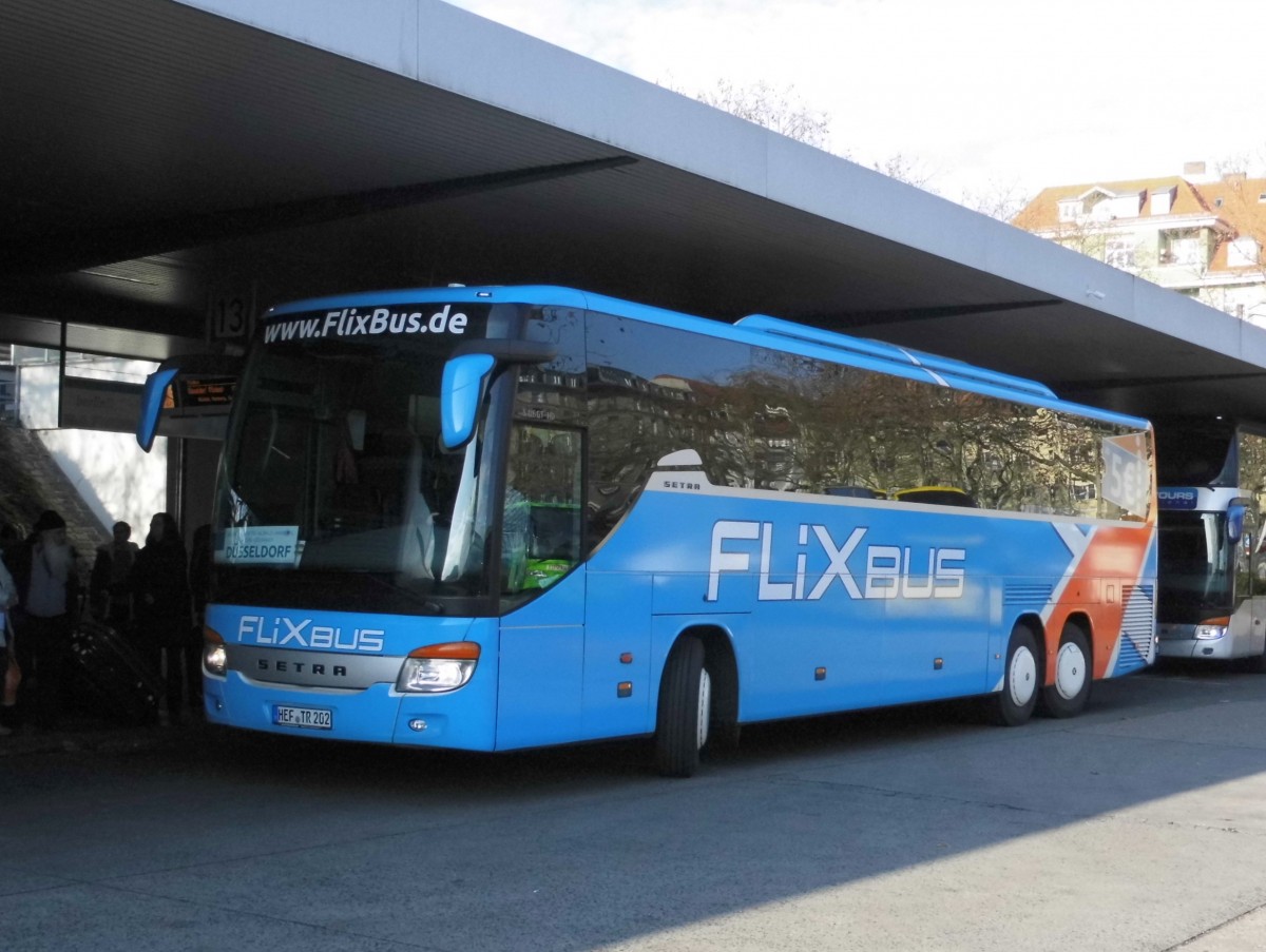 Ein Setra S 416 GT-HD von Flixbus (Fa.Käberich, Niederaula) nach Düsseldorf am Berliner ZOB, 23.11.14