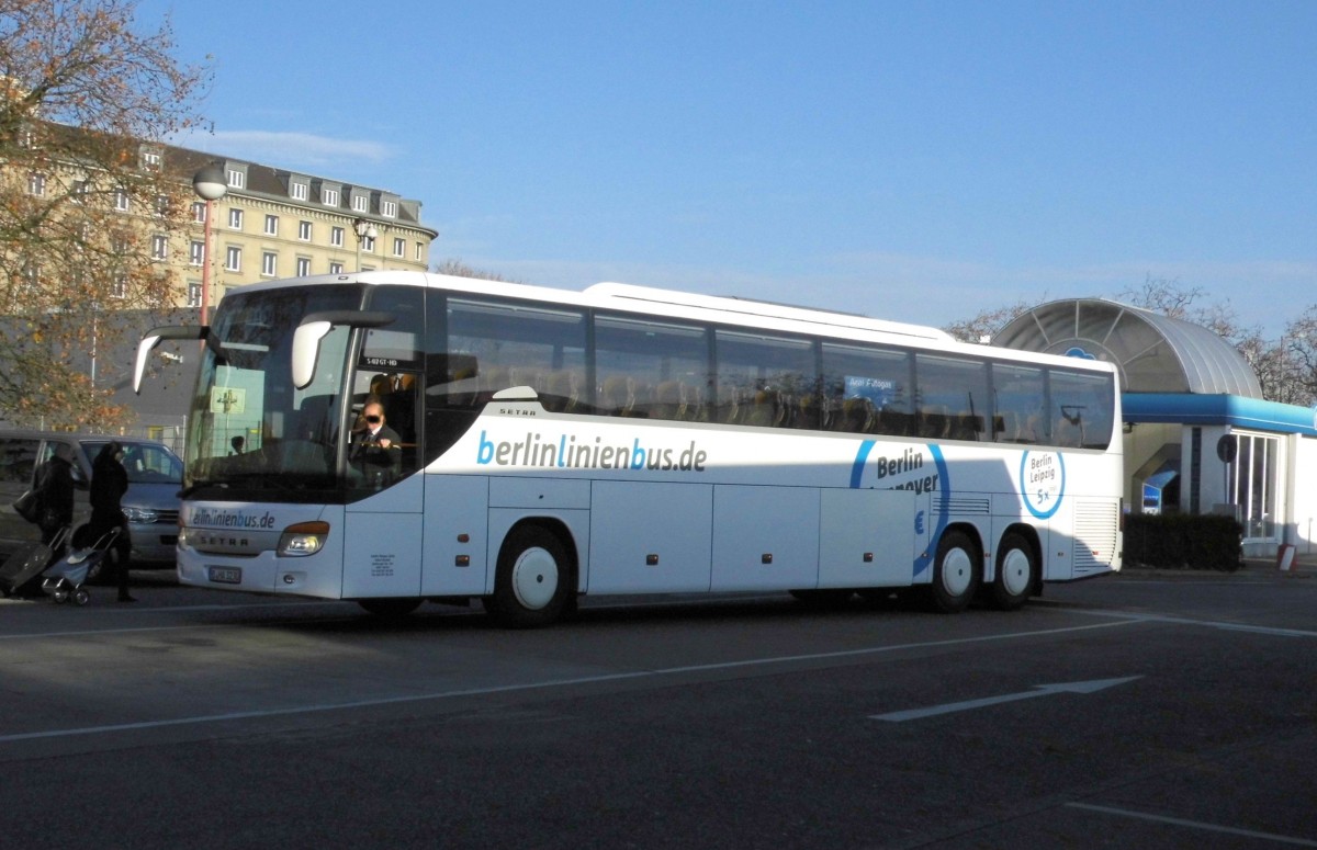Ein Setra S 417 GT-HD von BerlinLinienBus (Fa.HARU Reisen) am Berliner ZOB, 23.11.14