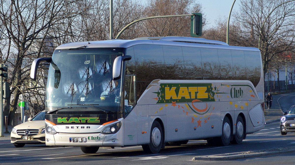 Ein SETRA S 516 HD der Fa. Katz Omnibus GmbH & Co. KG am 25.02.19 Berlin Tiergarten.
