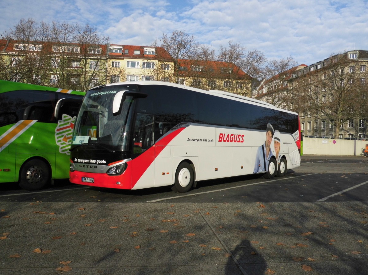 Ein Setra S 517 HD von Firma Blaguss aus Ungarn auf dem Busparkplatz vom Berliner ZOB am 23.11.14