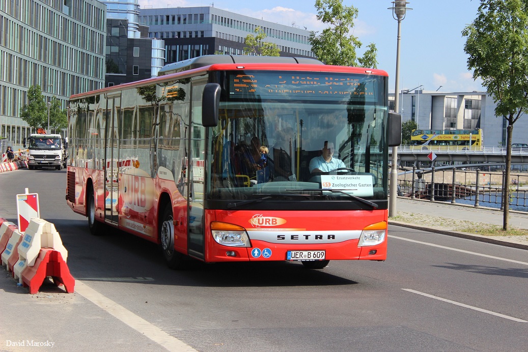 Ein Setra S415xx in Berlin in Richtung Washingtonplatz (HBF). 24.07.2014