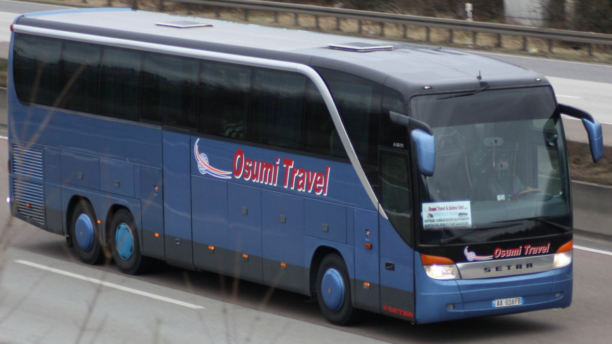 Ein Setra S416 von Osumi Travel aus der Türkei auf der A5 am Frankfurter Flughafen. | Januar 2018