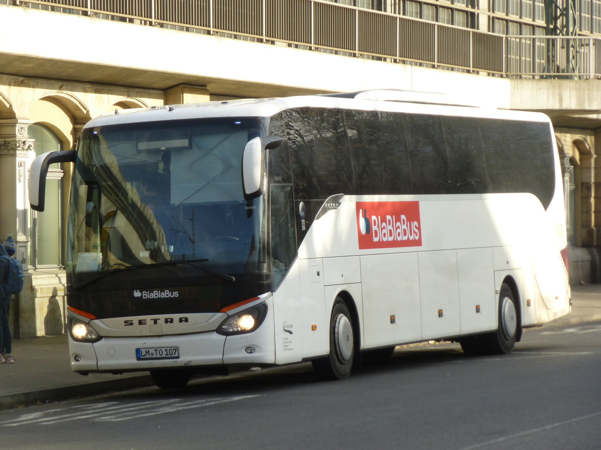 Ein Setra der to Europe Bus Service GmbH aus Weilmünster, im Auftrag für BlaBlaBus, am Hauptbahnhof Dresden. 01.12.2019 Dresden Hbf.
