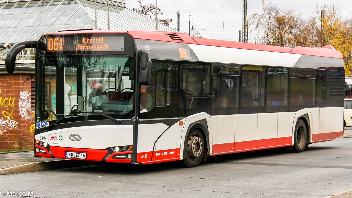 Ein Solaris Urbino 12 der 4. Generation von der SWK mit der Wagennummer 5416 am Krefelder Hauptbahnhof (Süd) | Dezember 2018