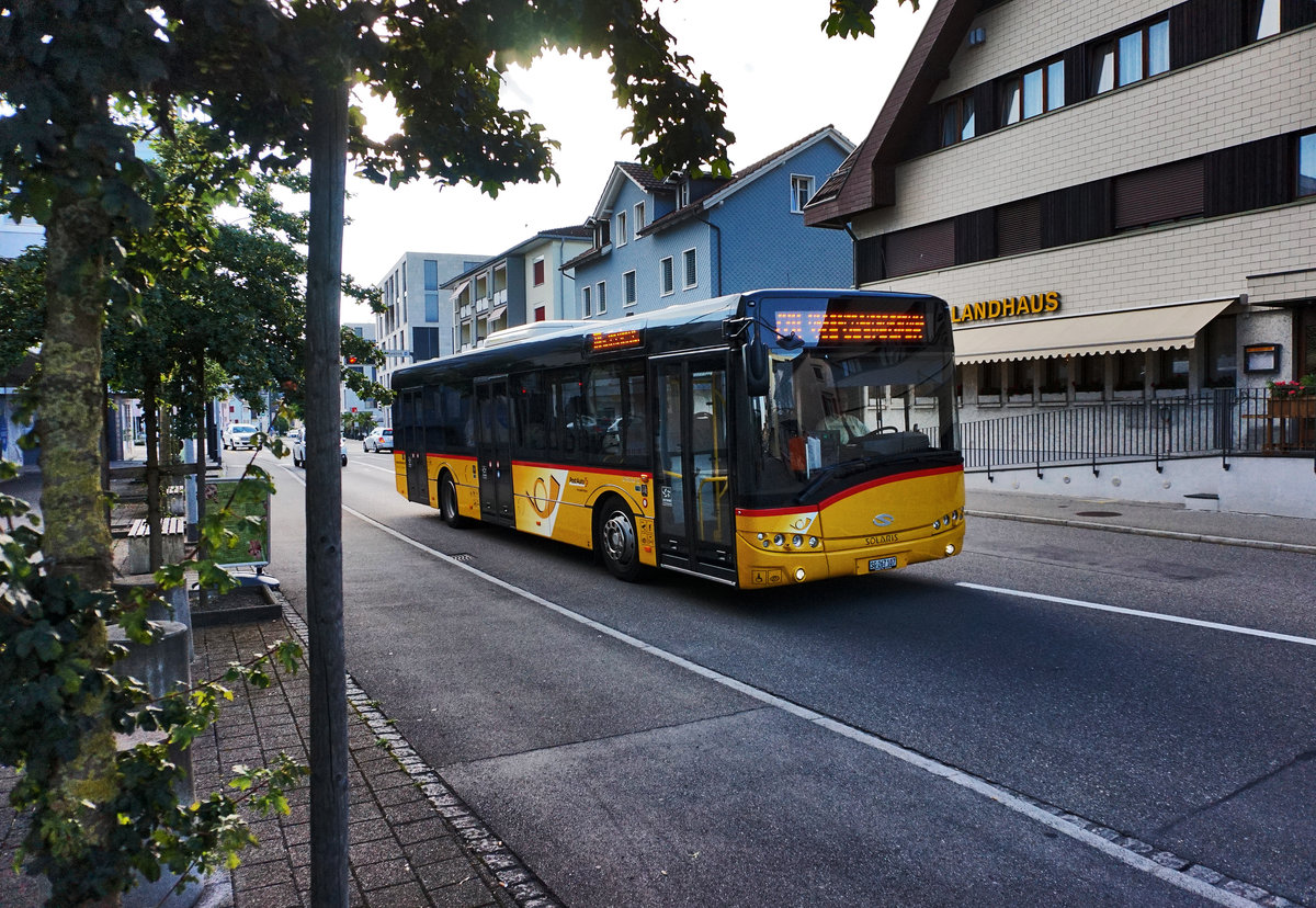 Ein SOLARIS Urbino von PostAuto, unterwegs auf der Linie 80.728, als Kurs 72830 (Uzwil, Bahnhof - Niederhelfenschwil, Neudorf).
Aufgenommen am 18.7.2016, nahe der Haltestelle Niederuzwil, Augarten.