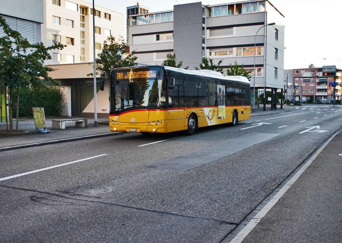 Ein SOLARIS Urbino von PostAuto, unterwegs als Dienstfahrt, zur Postautogarage in Oberbüren.
Zuvor war der Bus auf der Linie 80.741 im Einsatz.
Aufgenommen am 18.7.2016, nahe der Haltestelle Niederuzwil, Augarten.