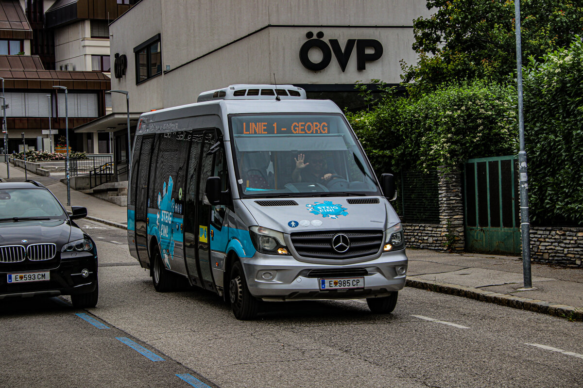 Ein Stadbus Eisenstadt Sprinter City auf der Linie 1  Georg . Warum auf der Anzeige nur der Spitzname der Linie steht und nicht die Route die er fährt (alle Eisenstädter Stadbuslinien sind Rundkurse) ist mir unbekannt.