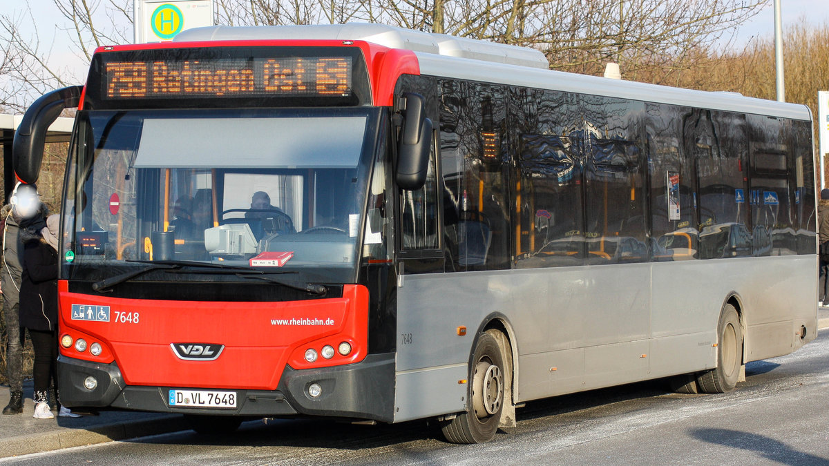 Ein VDL Cita von der Rheinbahn mit der Wagennummer 7648 am Düsseldorfer Flughafen Bahnhof. | Februar 2018