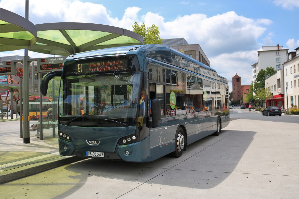 Ein VDL Citea SLF-120 Elektrobus wird gerade in Hanau von der HSB getestet. Hier dieser Bus am 12.07.18 in Hanau Freiheitsplatz 