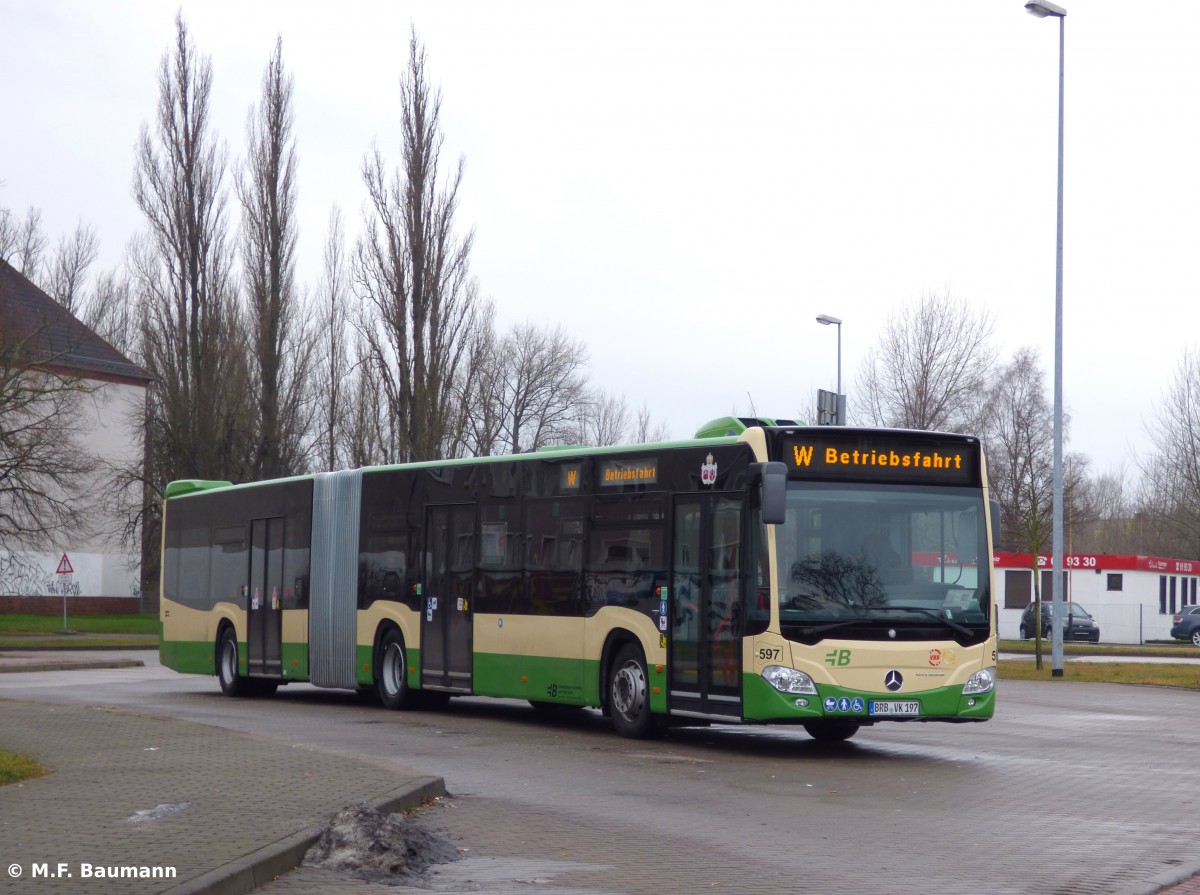 Einer der Neuwagen bei der VBBr: MB C2 G - Wagen 597, hier am Endhalt Fontanestr., 12.01.16