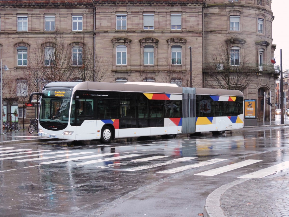 Einer der zehn neuen Citaro II Gelenkbusse, Wagen 801, die auf der neuen Linie G im Einsatz sind. Strassburger Bahnhof am 26/12/2013.