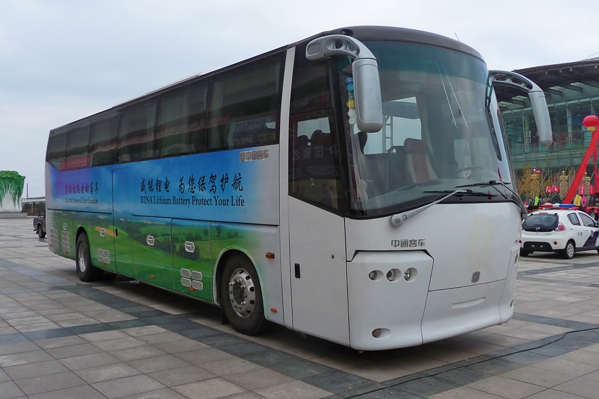 Elektrische Antriebstechnik ist in China schwer im Kommen: Ein Bus mit Elektroantrieb, ausgestellt auf der  China WCAM 2011  in Shouguang, 6.11.11