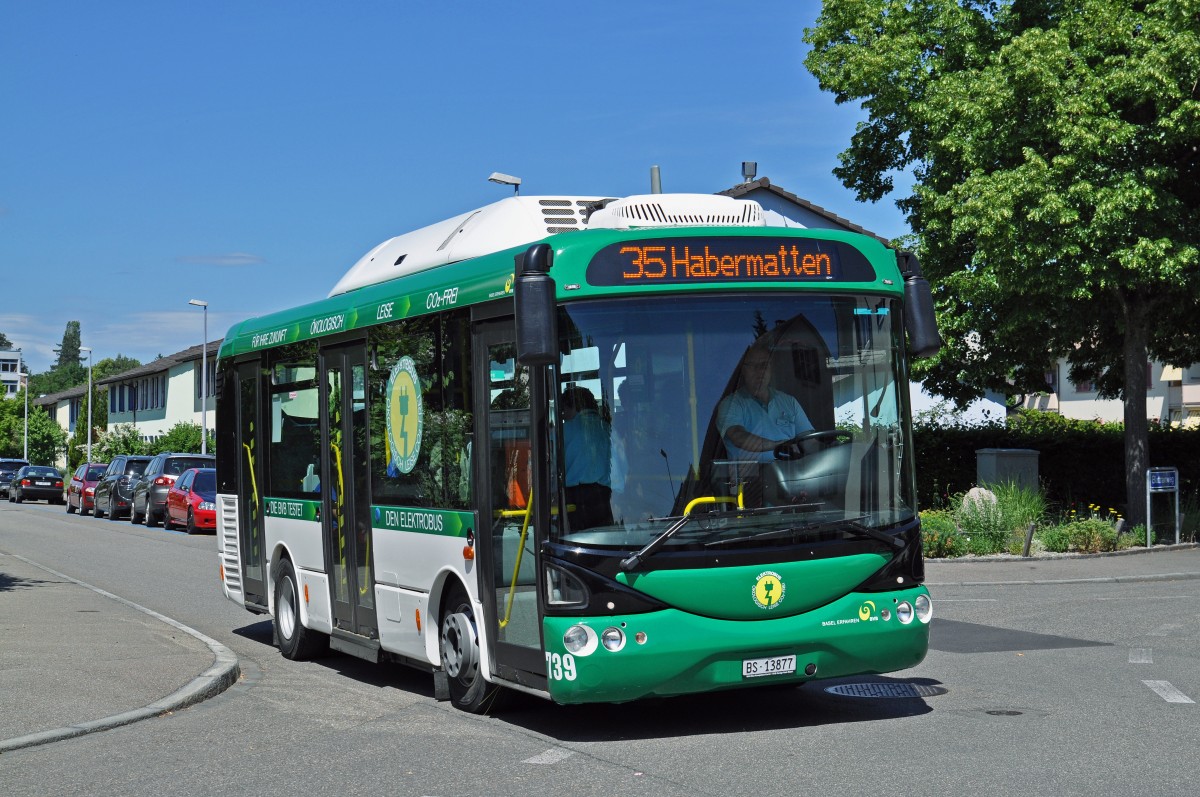 Elektro Test Bus von RAMPINI auf der Linie 35 fährt zur Haltestelle Bluttrainweg. Die Aufnahme stammt vom 03.06.2015.