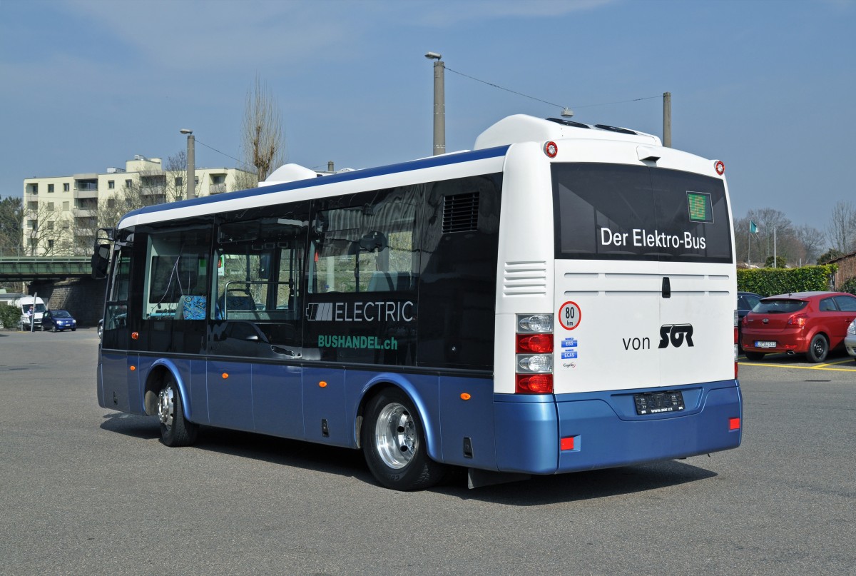 Elektro Testbus SOR EBN 8 wird bei den Basler Verkehrs Betriebe ab dem 1. April 2015 auf den Kleinbuslinien 35 und 45 getestet. Hier steht der Bus auf dem Hof der Garage Rankstrasse. Die Aufnahme stammt vom 18.03.2015.