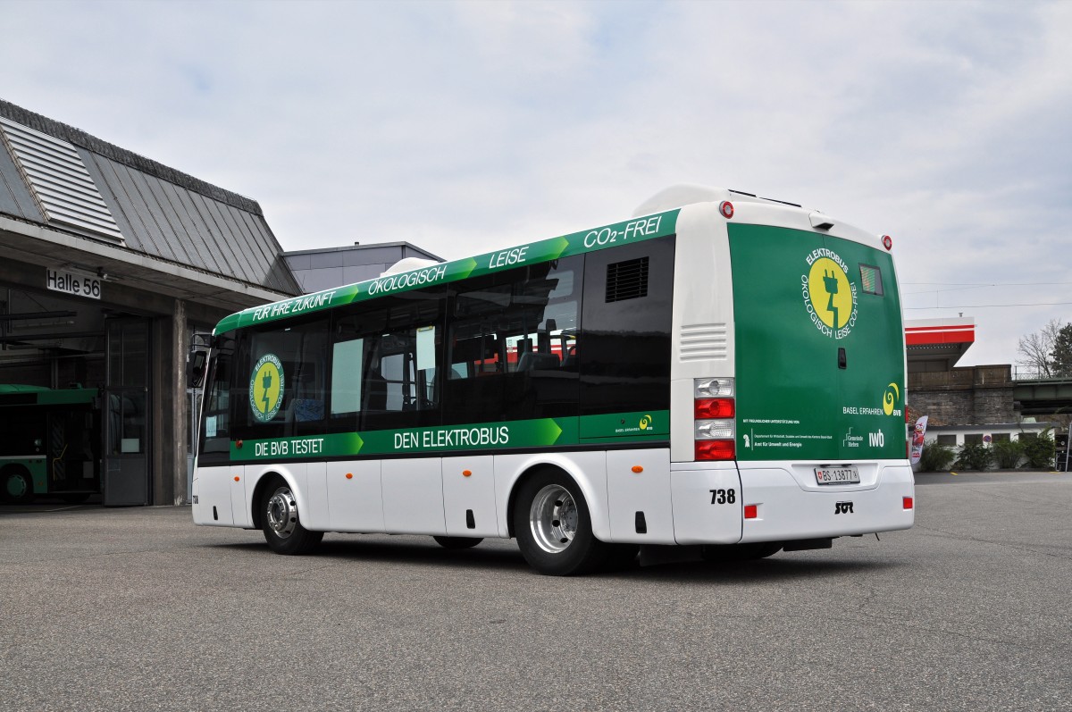 Elektro Testbus SOR EBN 8 wird bei den Basler Verkehrs Betriebe ab dem 1. April 2015 auf den Kleinbuslinien 35 und 45 getestet. Hier steht der Bus auf dem Hof der Garage Rankstrasse. Die Aufnahme stammt vom 06.04.2015