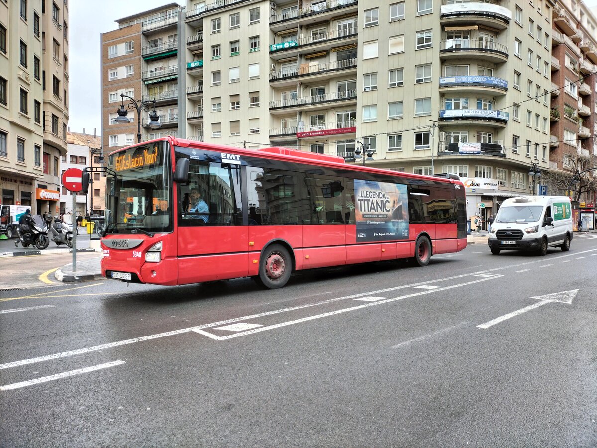 EMT Valencia 5348, Iveco Urbanway 12, unterwegs in der Avinguda de l'Oest in Valencia am 06.03.2026