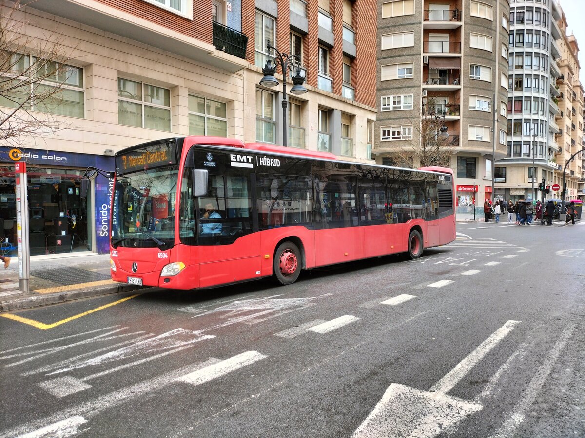 EMT Valencia 6504, Mercedes-Benz Citaro C2, bedient die Haltestelle Mercat Central - Beata als Linie 7 in Valencia am 07.03.2026