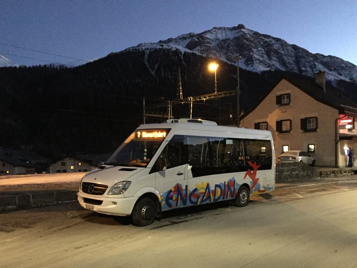Engadin Bus, St.Moritz. Mercedes-Benz Sprinter City (GR 100'114) in Zuoz, Staziun. (30.12.2016) [Bild aus einem iPhone]