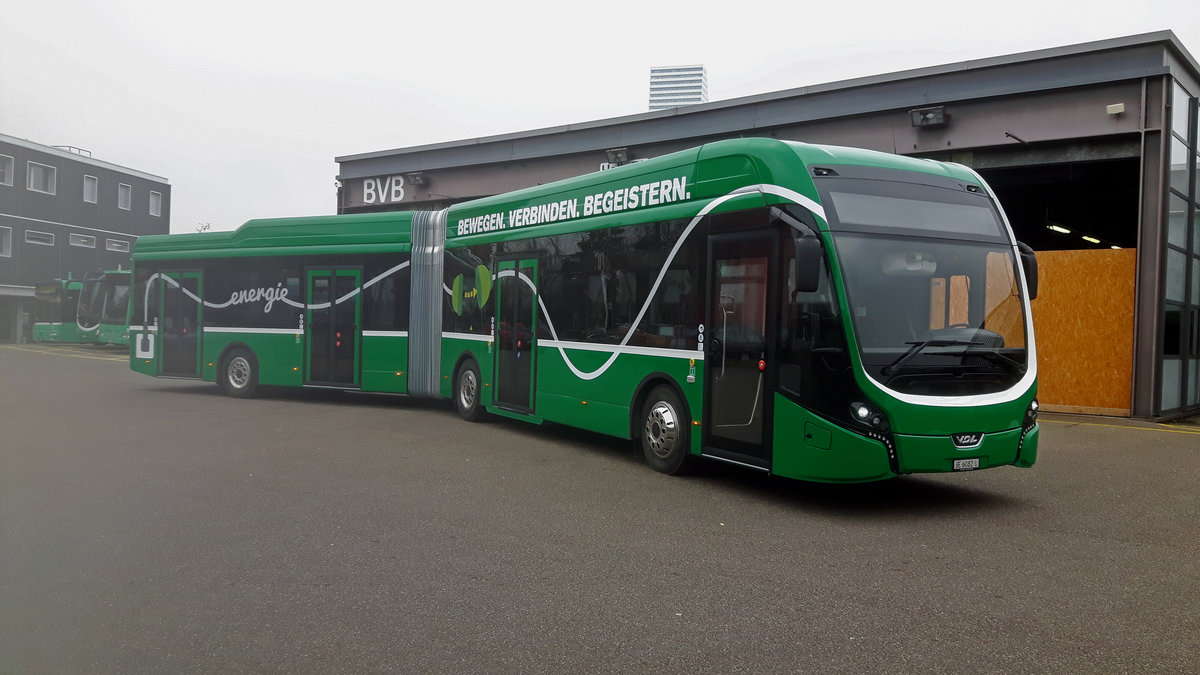 Erster Elektro Gelenkbus VDL Citea SLF 181 für die BVB steht auf dem Hof der Garage Rankstrasse. Die Aufnahme stammt vom 22.01.2019.