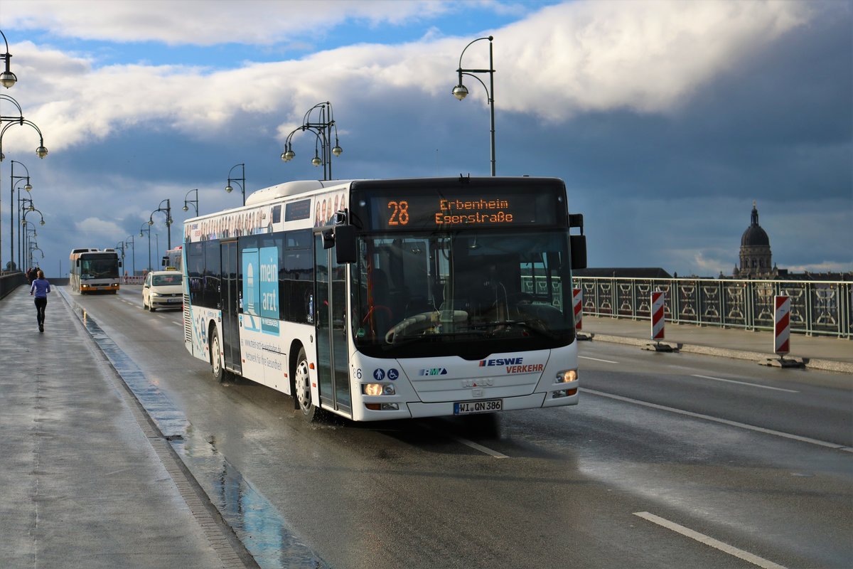 ESWE Verkehr MAN Lions City Wagen 86 am 18.01.20 auf der Theodor Heuss Brücke die zur Zeit für Autos gesperrt ist